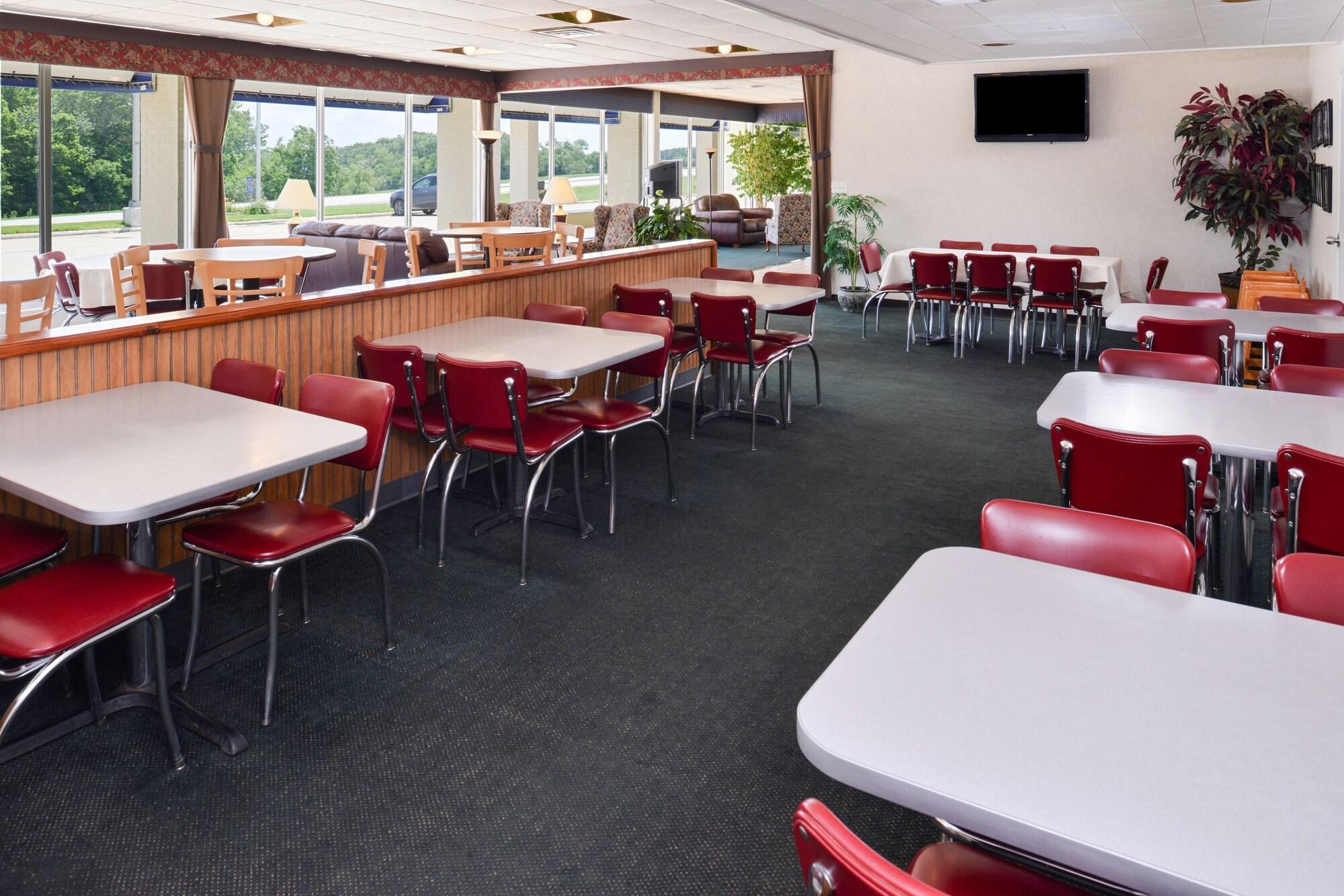 Quality Inn & Suites Vandalia Near I-70 And Hwy 51 Extérieur photo