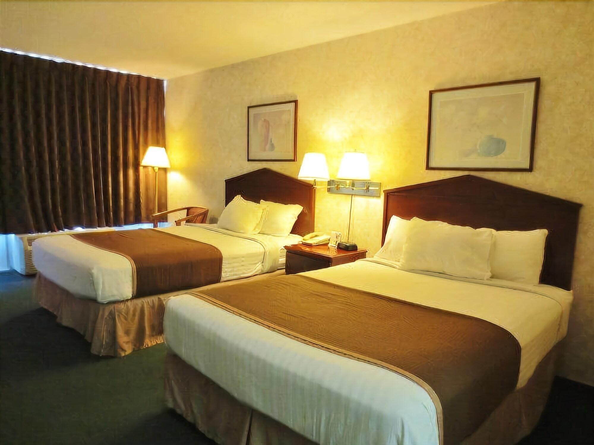 Quality Inn & Suites Vandalia Near I-70 And Hwy 51 Extérieur photo