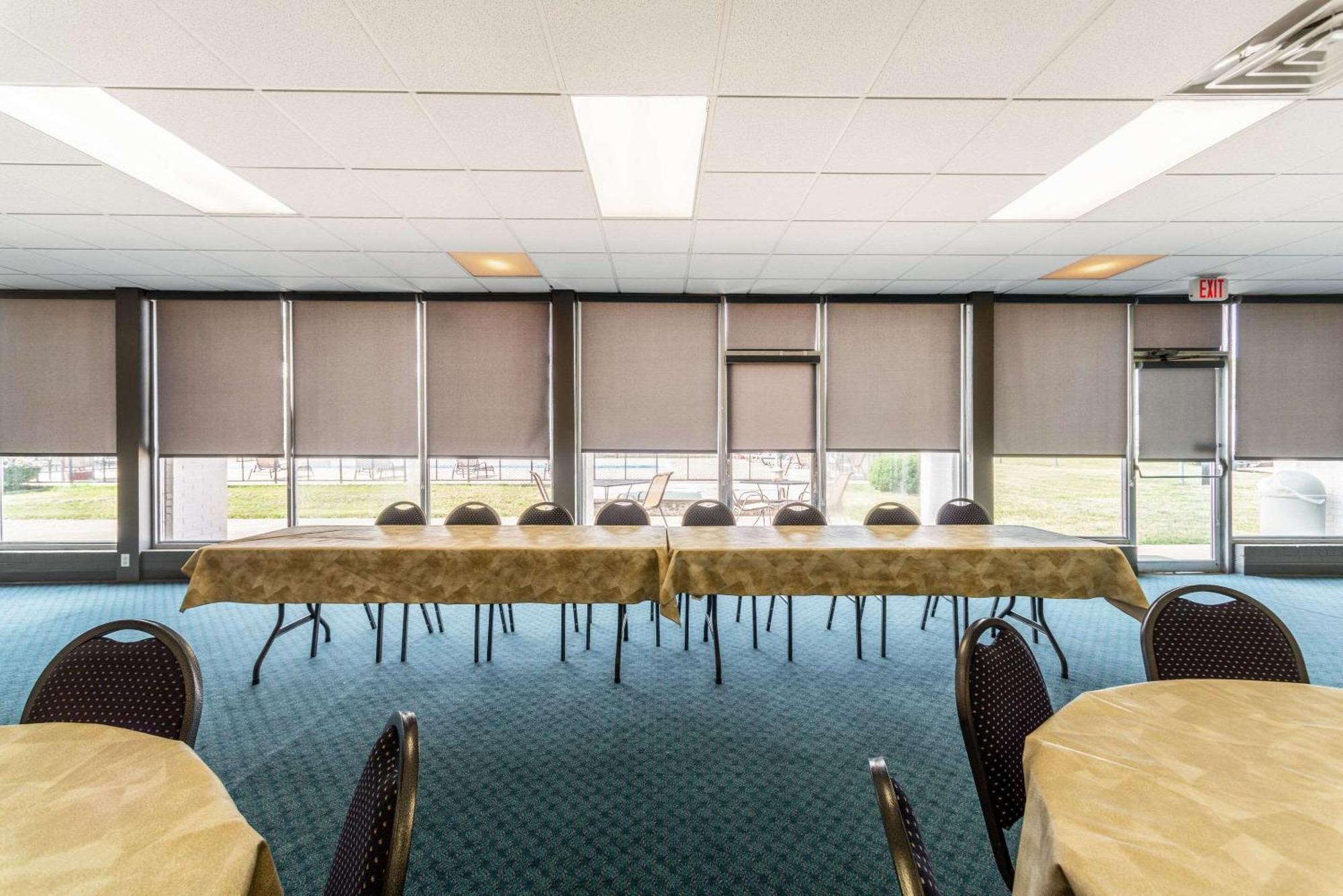 Quality Inn & Suites Vandalia Near I-70 And Hwy 51 Extérieur photo