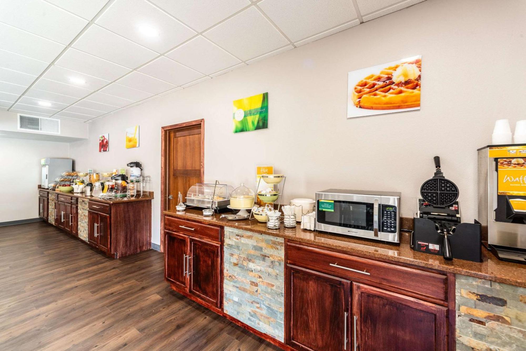 Quality Inn & Suites Vandalia Near I-70 And Hwy 51 Extérieur photo