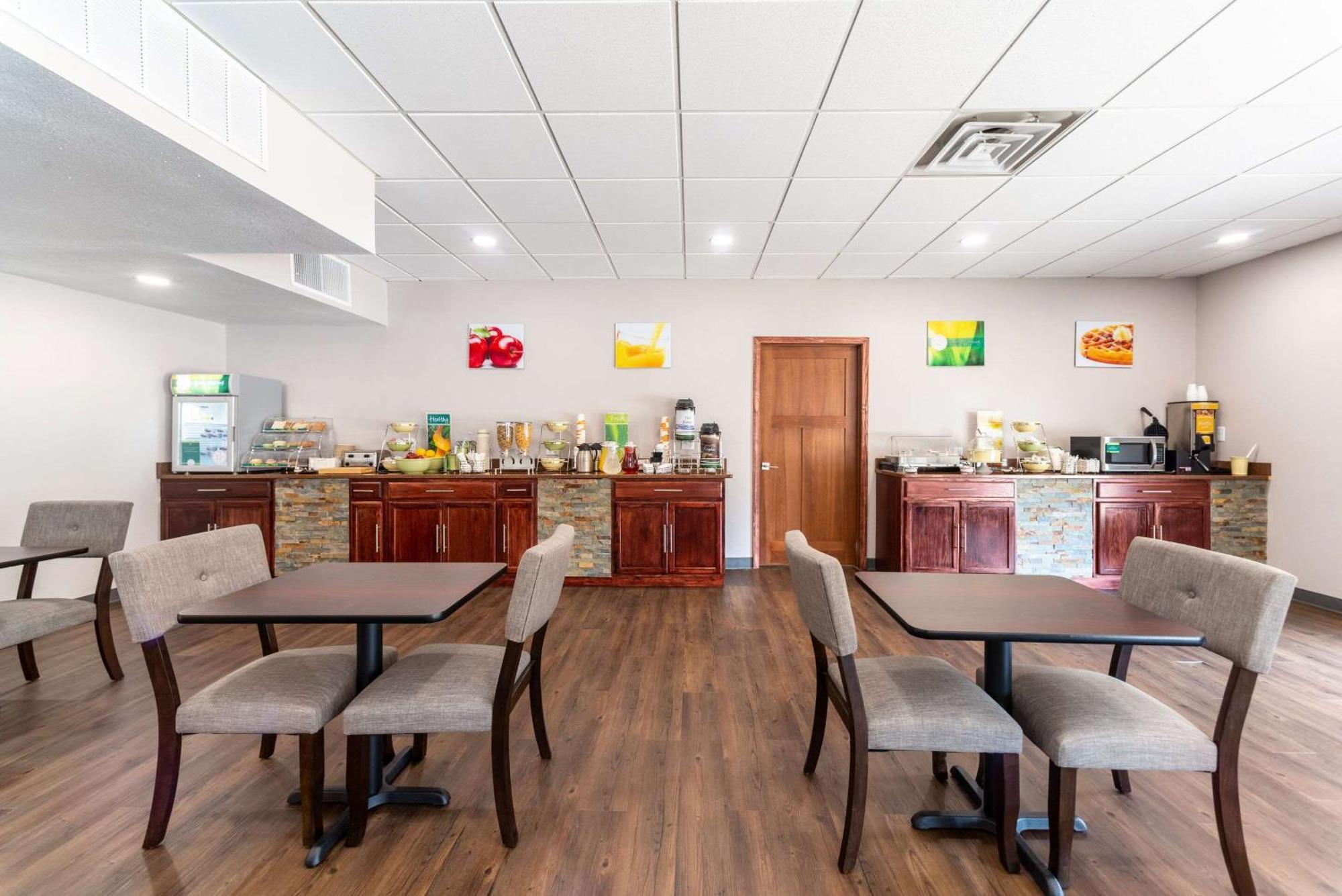 Quality Inn & Suites Vandalia Near I-70 And Hwy 51 Extérieur photo