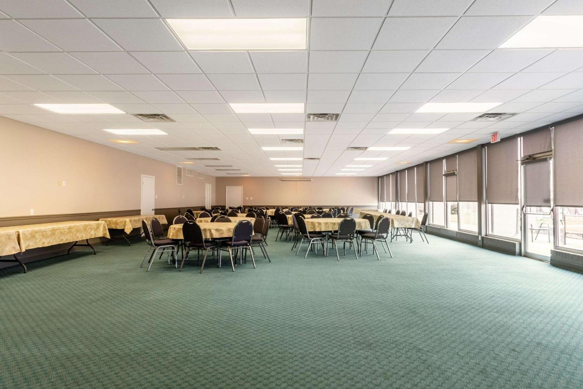 Quality Inn & Suites Vandalia Near I-70 And Hwy 51 Extérieur photo