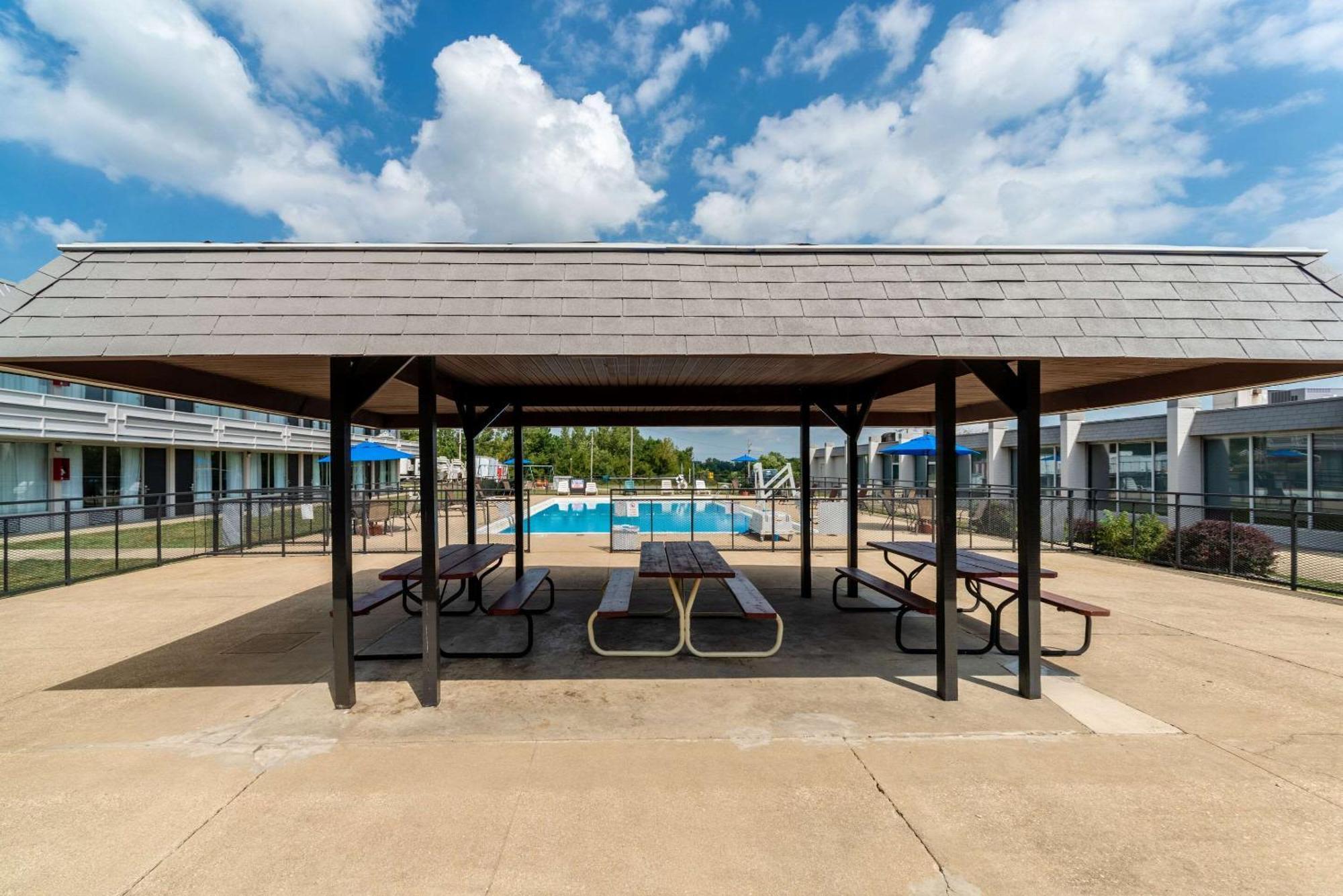 Quality Inn & Suites Vandalia Near I-70 And Hwy 51 Extérieur photo