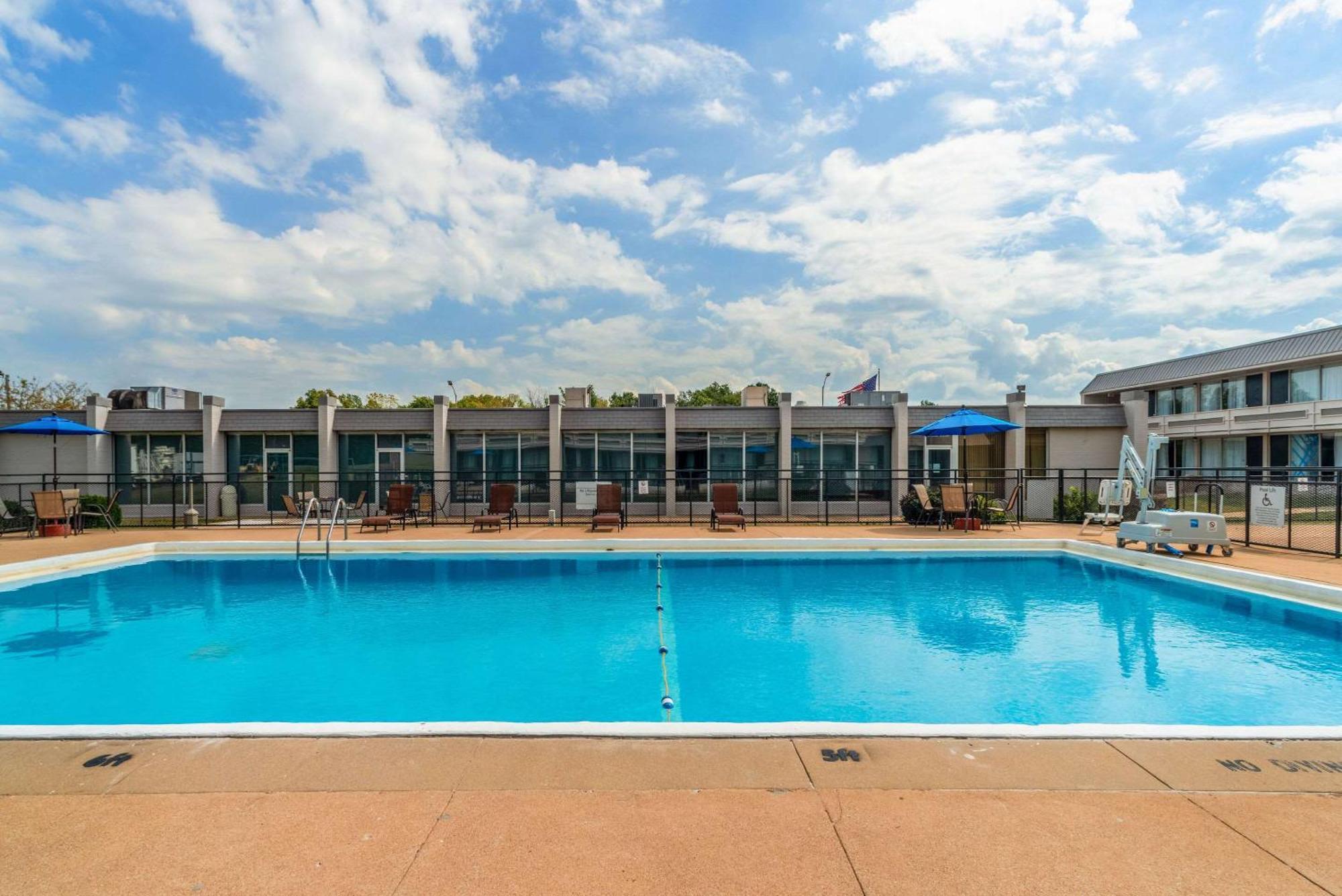 Quality Inn & Suites Vandalia Near I-70 And Hwy 51 Extérieur photo