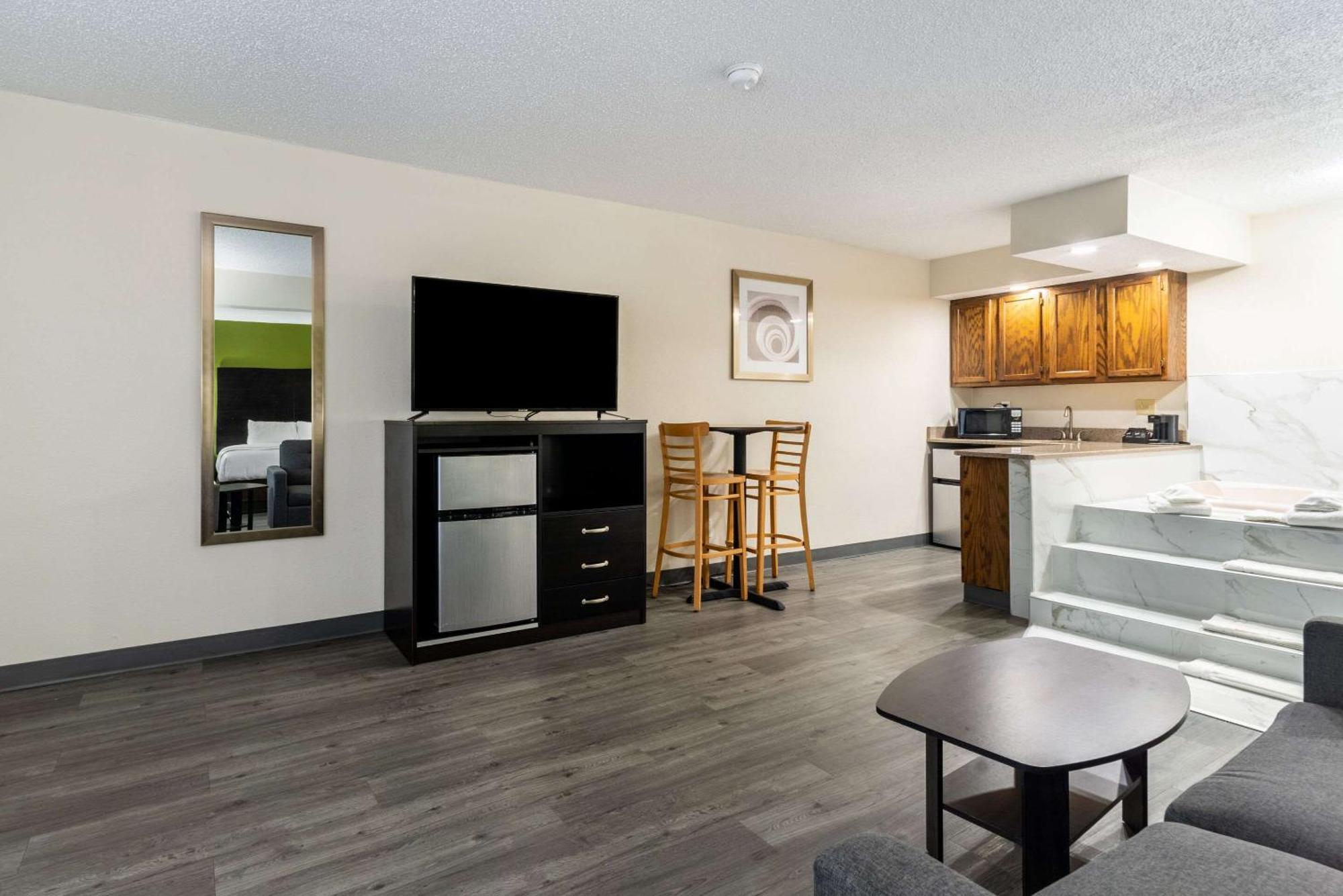 Quality Inn & Suites Vandalia Near I-70 And Hwy 51 Extérieur photo