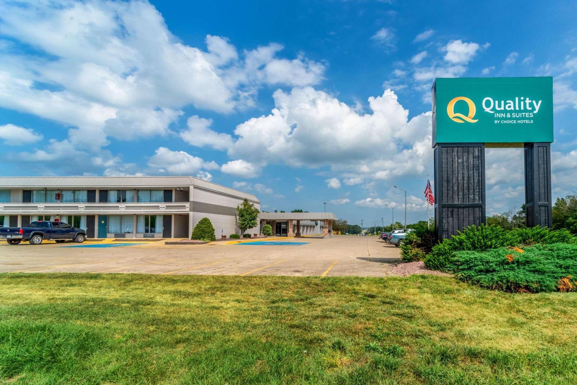 Quality Inn & Suites Vandalia Near I-70 And Hwy 51 Extérieur photo