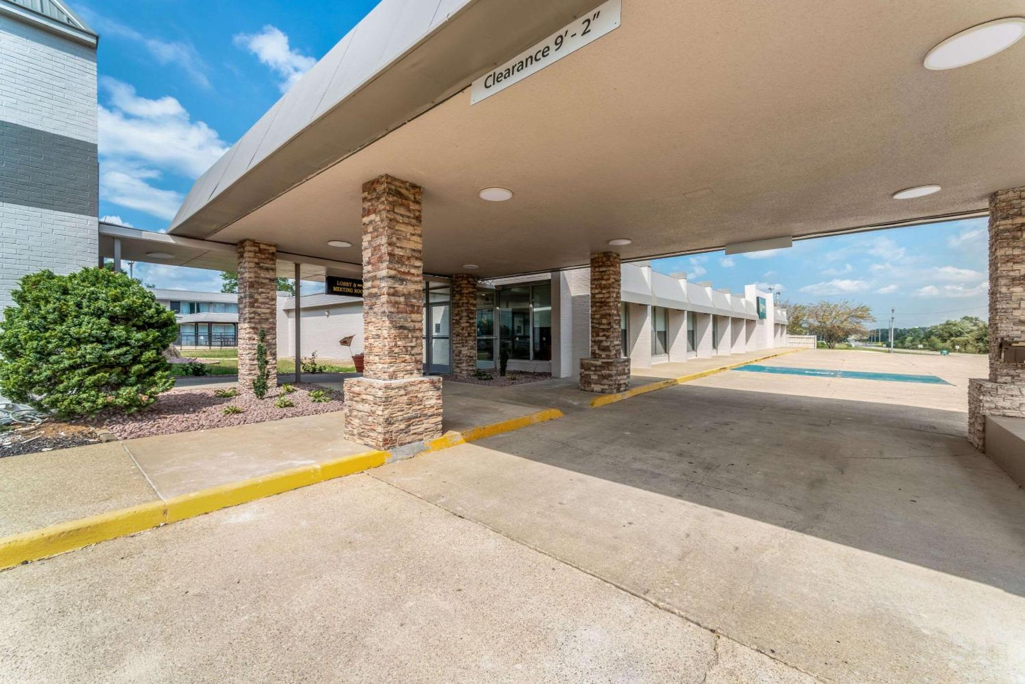 Quality Inn & Suites Vandalia Near I-70 And Hwy 51 Extérieur photo
