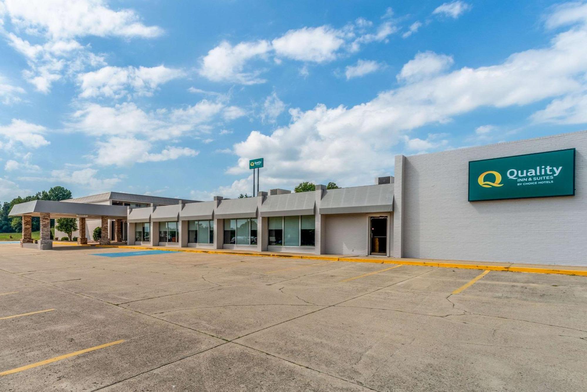 Quality Inn & Suites Vandalia Near I-70 And Hwy 51 Extérieur photo
